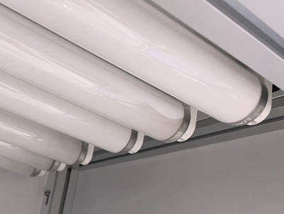 UVA-340灯管：更接近自然阳光的紫外线老化实验选择